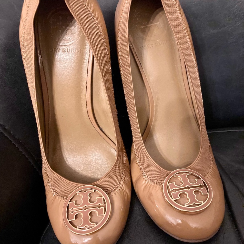 Tory Burch Caroline nude wedge 8